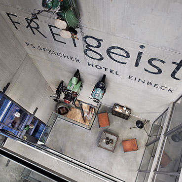 Clinker, exposed concrete, glass and wood: Design Hotel FREIgeist captivates with its industrial charm on HARO floors