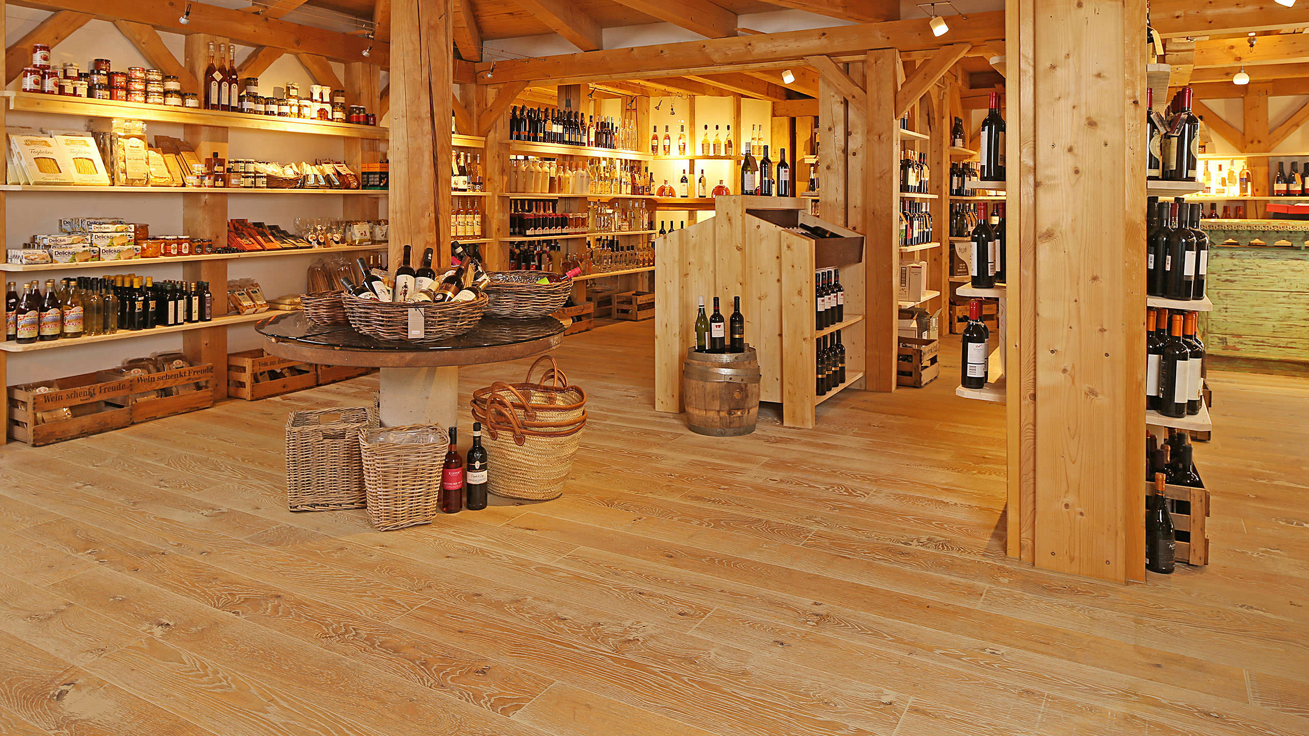 Old charm in brilliant new look - Traditional wine shop Wein & Co. is the ultimate experience Rothbucher's Da Vinci on HARO Parquet