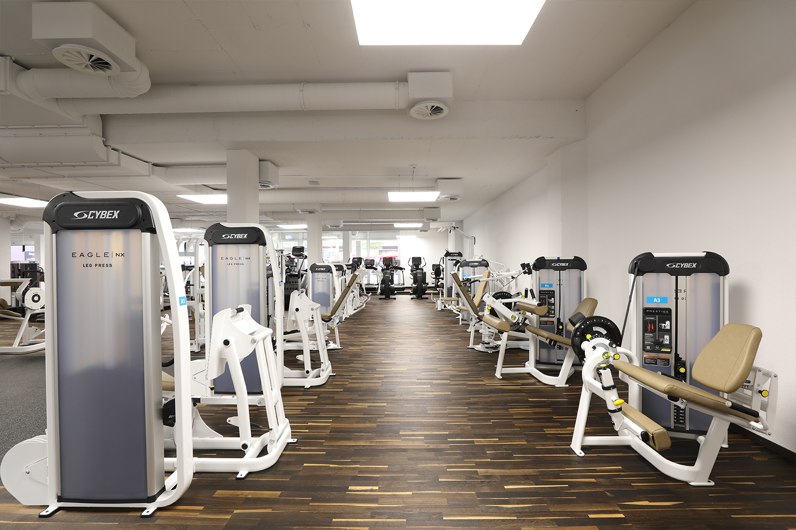 Located in Basel’s Clarastrasse, the Migros fitness centre offers a wide variety of exercise classes and the compilation of a personalised training plan.