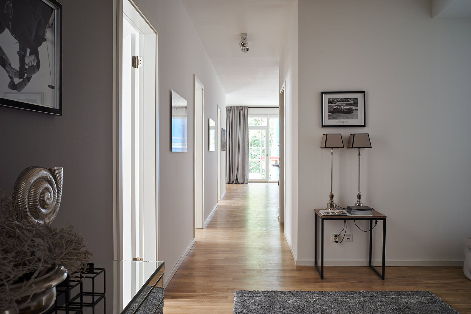 New apartments and shops are being erected on about 4.500 m2 of space on the site of the former Barmbek rail freight terminal.