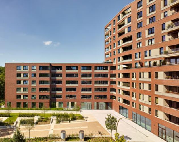 New apartments and shops are being erected on about 4.500 m2 of space on the site of the former Barmbek rail freight terminal.